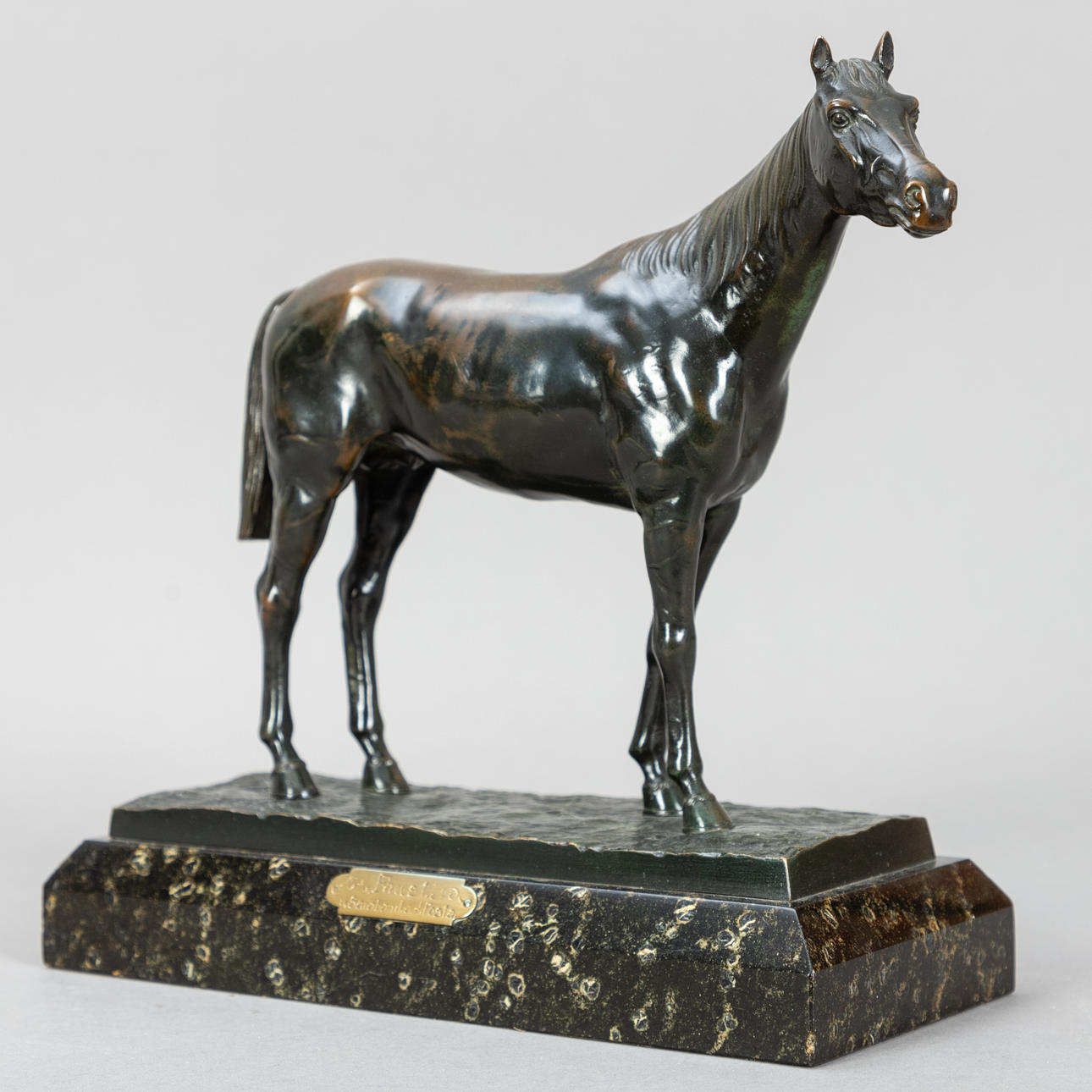 H. GEBHARD. Bronze-Figur des Rennpferdes 'Faust'.