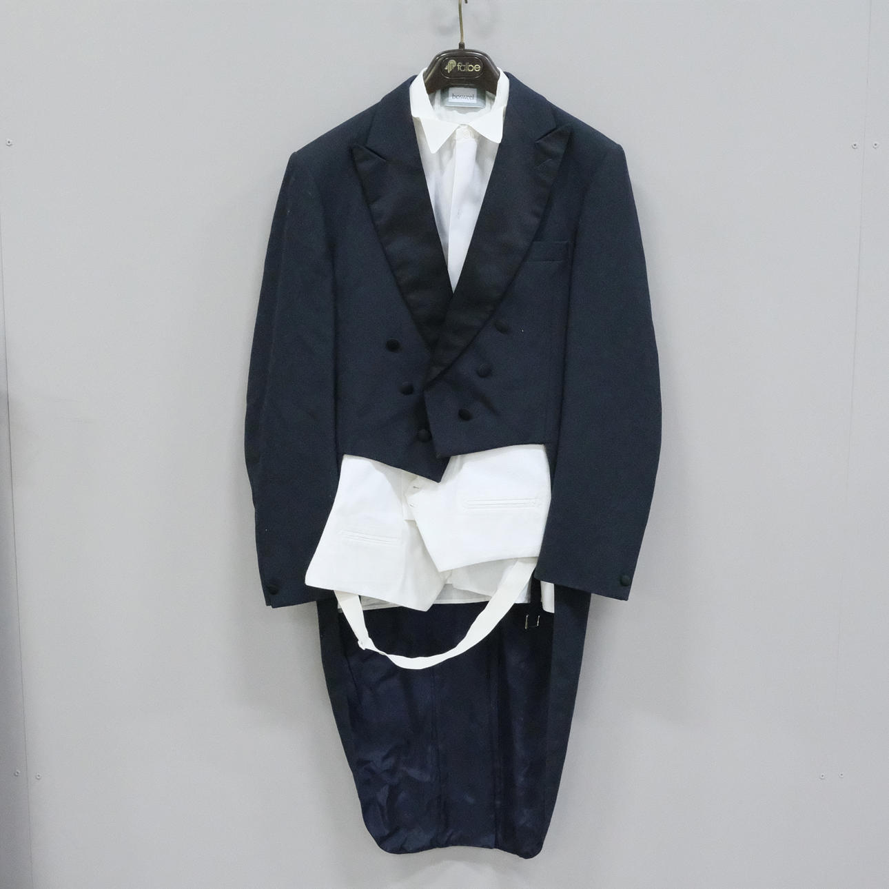 FRACK MED TILLBEHÖR.