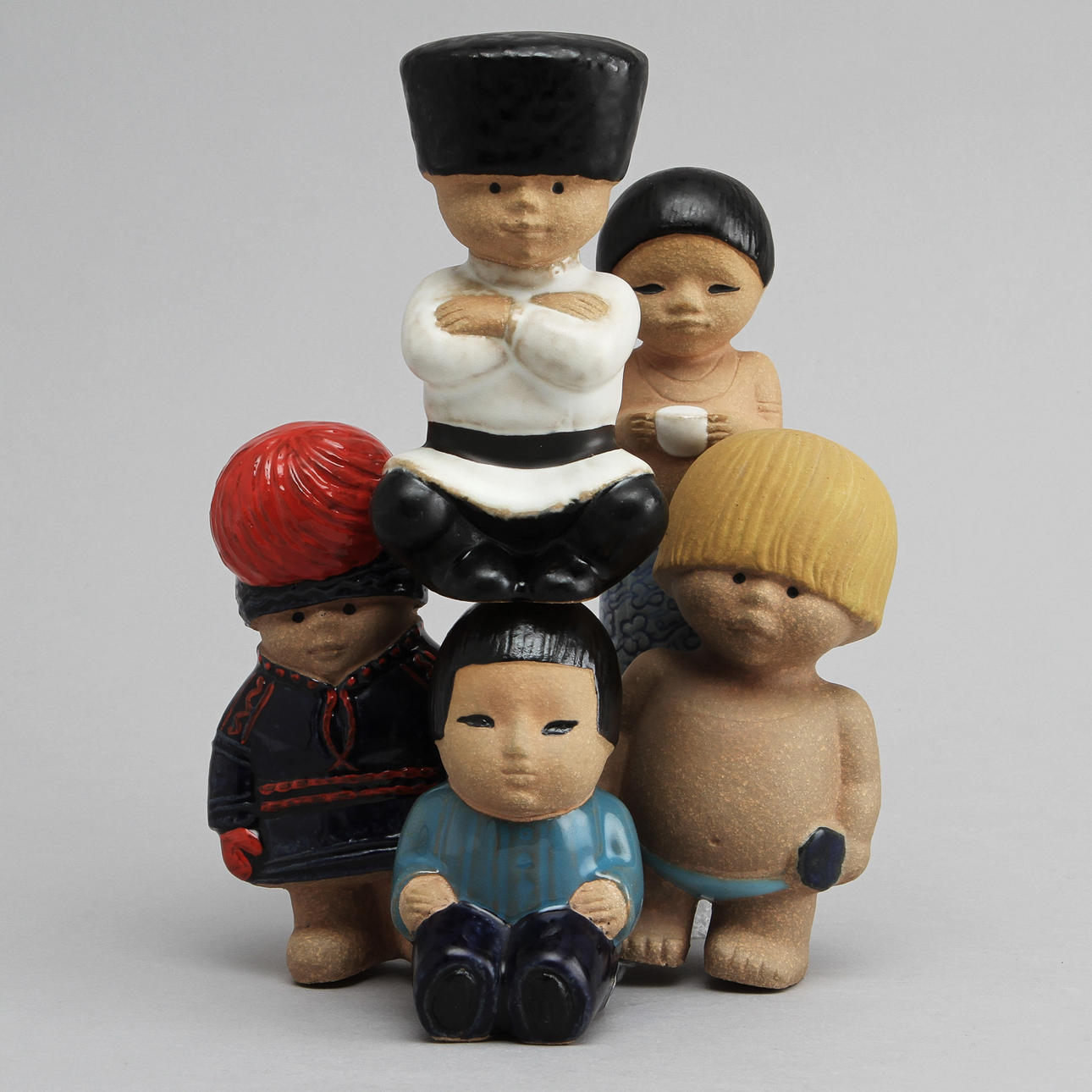 FIGURINER, 5 st, ur serien "All världens barn", Lisa Larson.