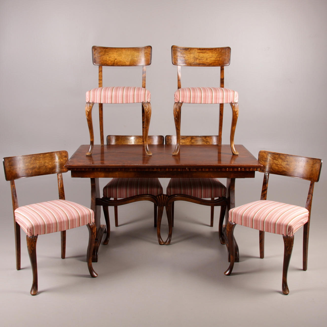 MATSALSMÖBEL, 7 delar, bonad björk, 1900-talets första hälft.