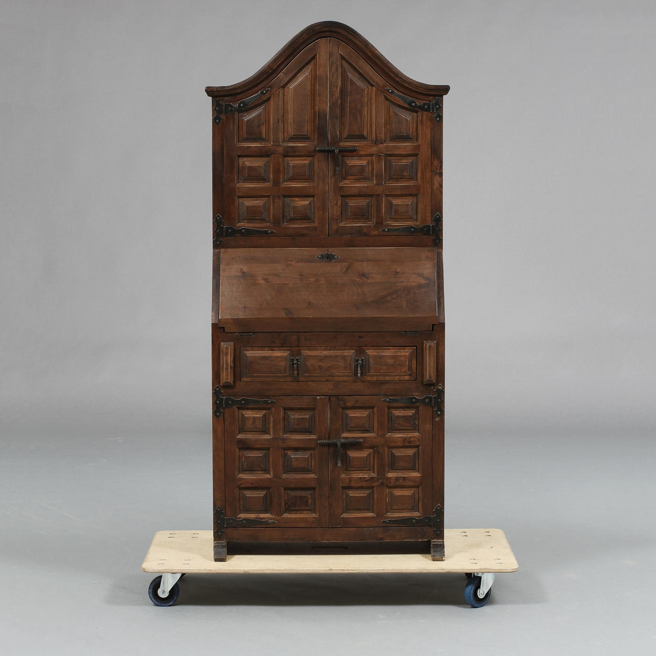 SKÅP, renässans stil, 1900-tal.