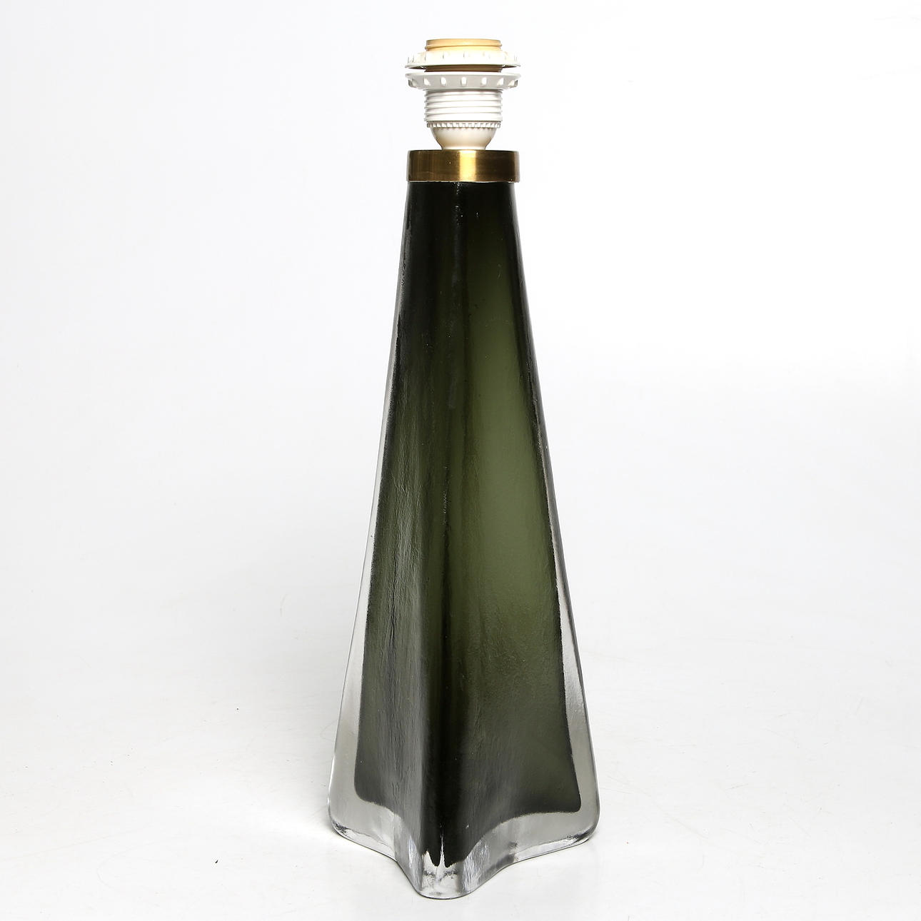 BORDSLAMPA, glas, Carl Fagerlund, RD 1319. Orrefors. 1900-talets andra hälft.