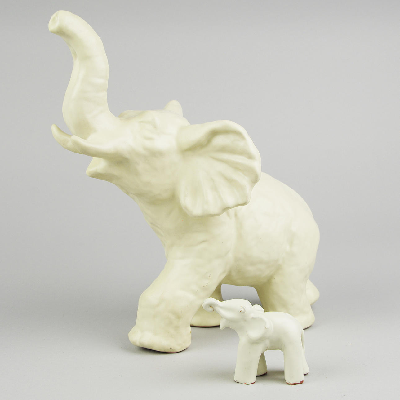 ELEFANTER, 2 stycken, keramik, bl.a. Vicke Lindstrand.