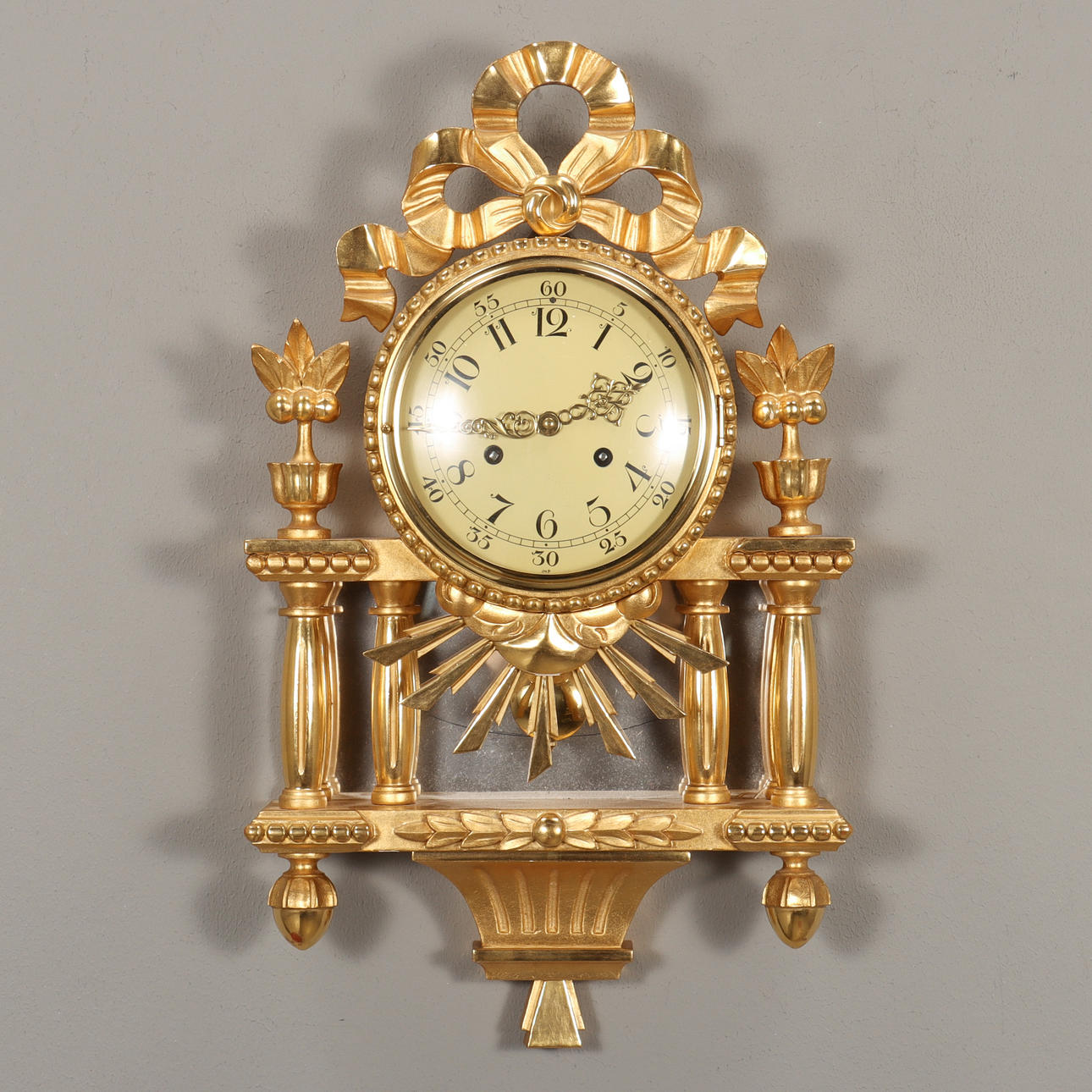 VÄGGPENDYL förgylld.