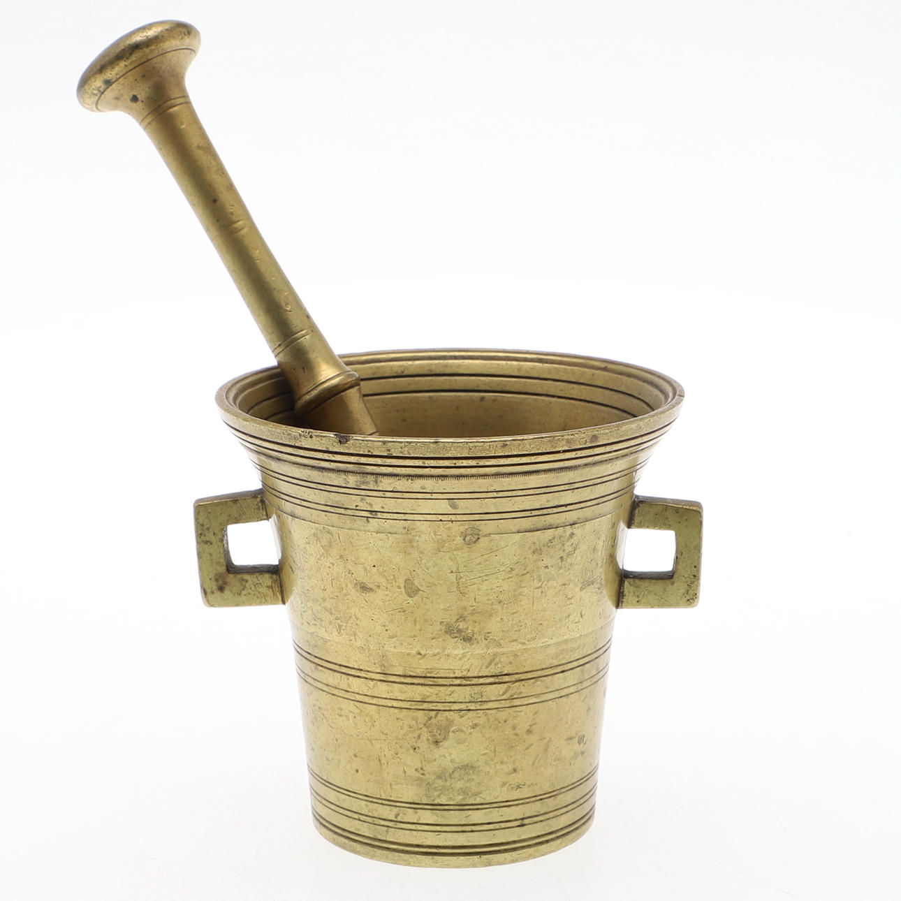 Mørtel med støder, malm, 20. århundrede.