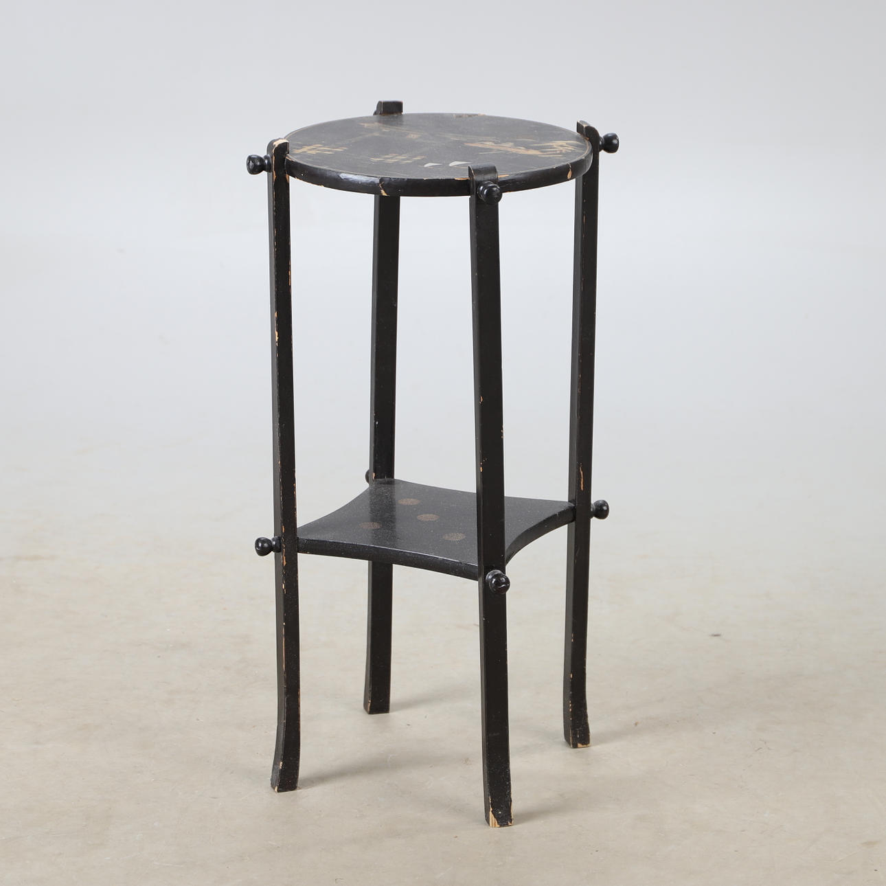 PIEDESTAL, svartmålat trä, 1900-tal.