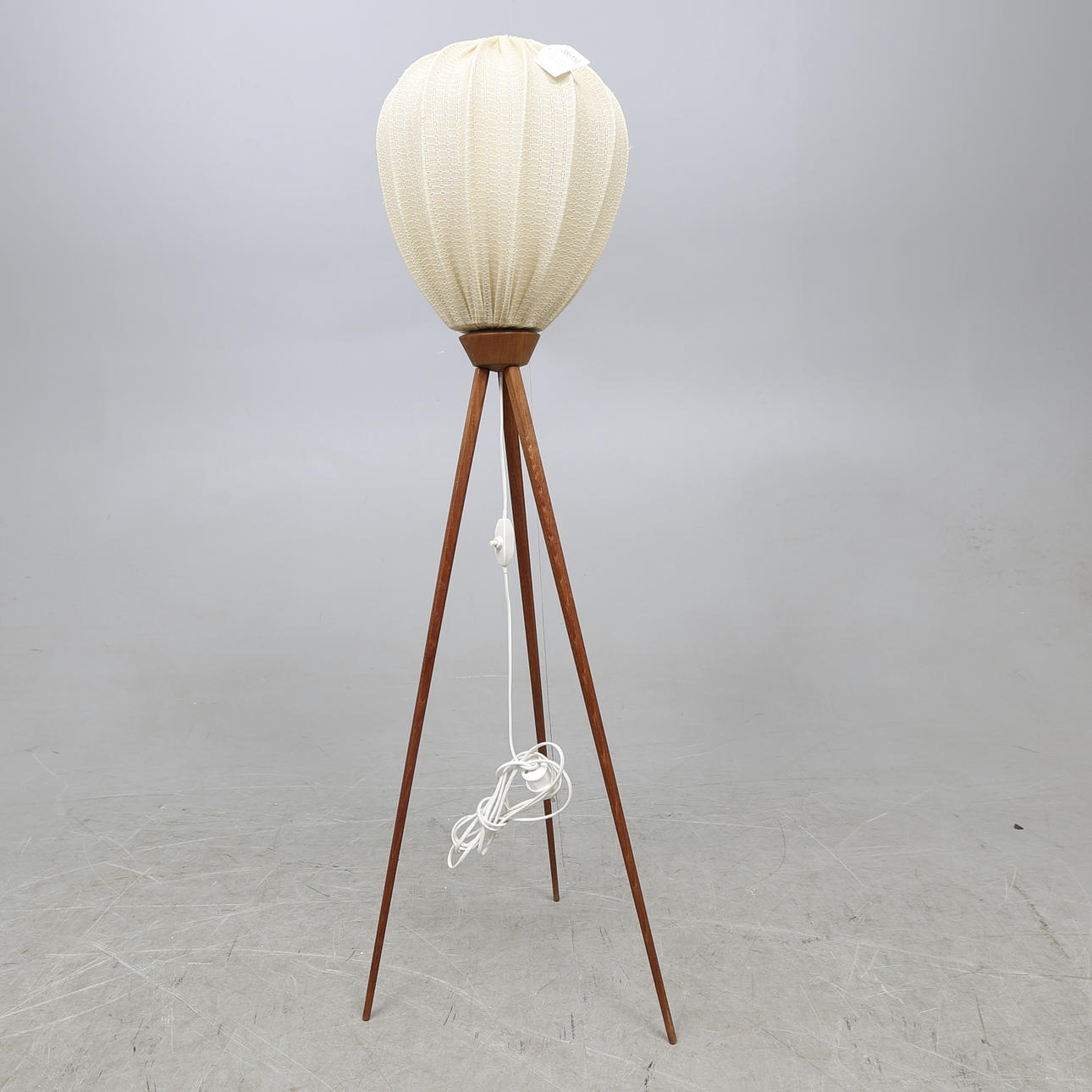 GOLVLAMPA, teak, 1960-tal.