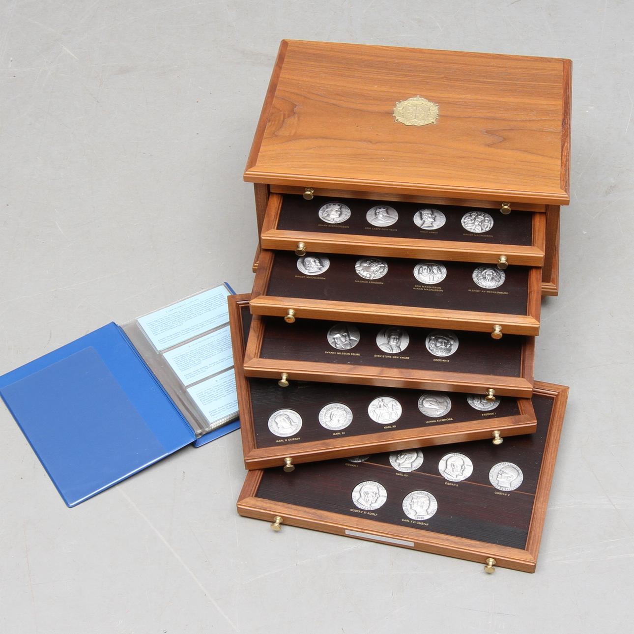 MEDALJONGSAMLING, sterling, 60 delar, "Sverige och dess regenter under 1000 år".