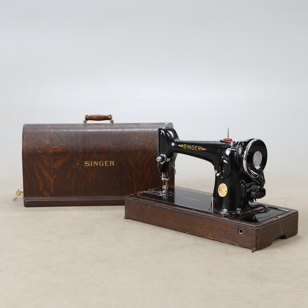 Sewing machine, Singer with hood, 1940s.