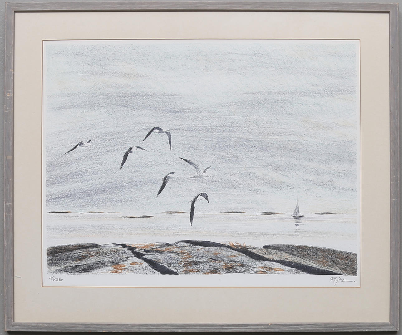 BJÖRN LINDROTH. Skärgårdslandskap med måsar. Färglitografi. Signerad och numrerad 139/280.