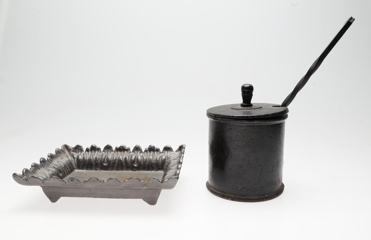 TÄNDDON FÖR KAKELUGN M M, 2 delar, gjutjärn/järn, 18/1900-tal.