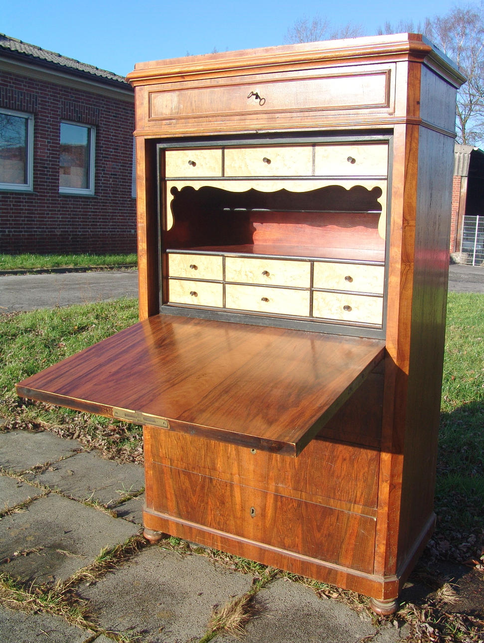 SEKRETÄR utgående Biedermeier, omkring 1850.