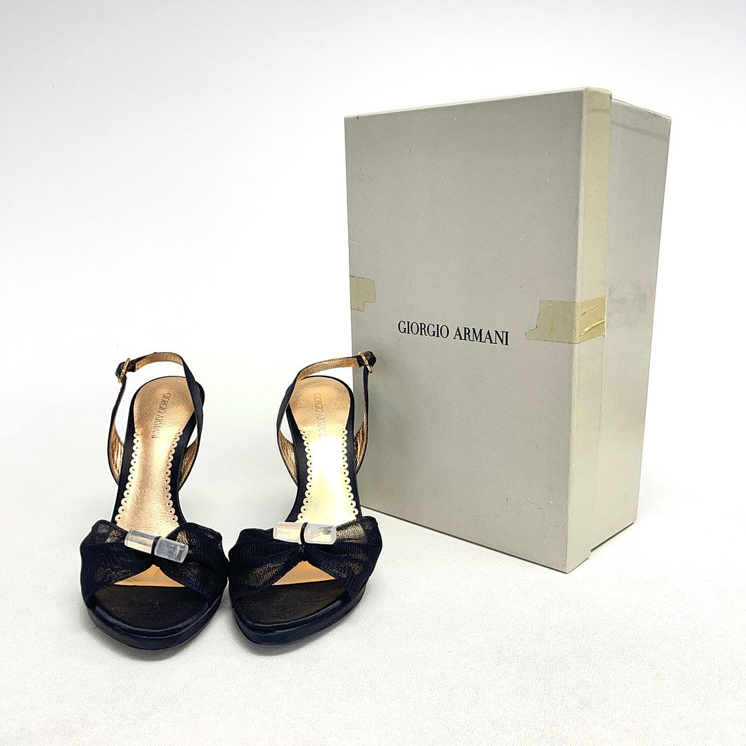 SCHWARZE HIGH HEELS VON GIORGIO ARMANI.