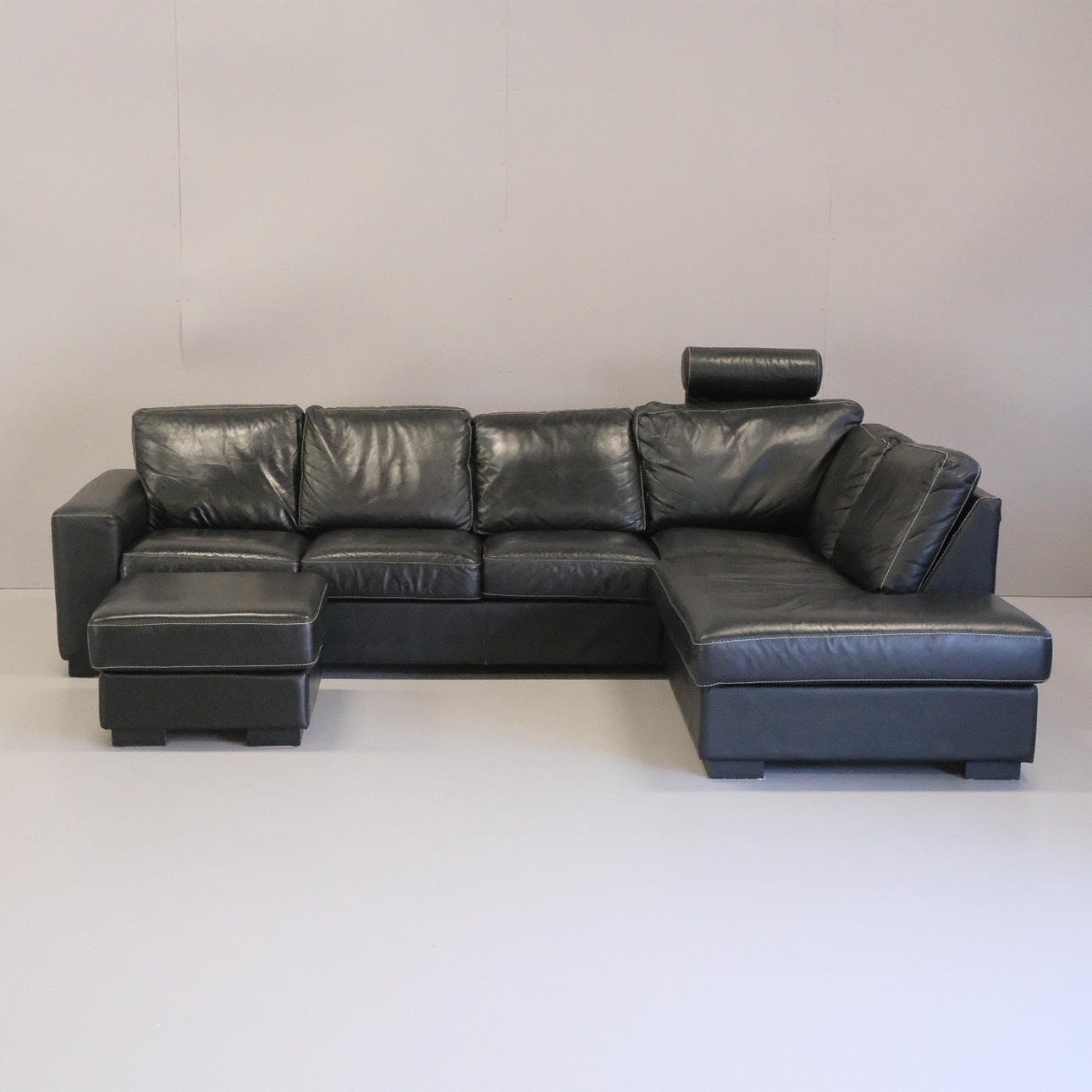 SOFFA, "SIT DOWN", MIO, SVART LÄDER.