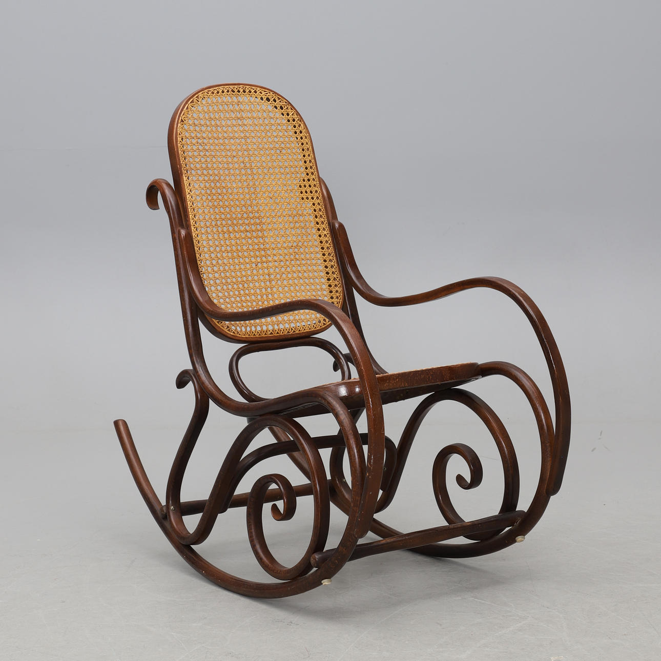 GUNGSTOL, Thonettyp, 1900-talets första hälft.