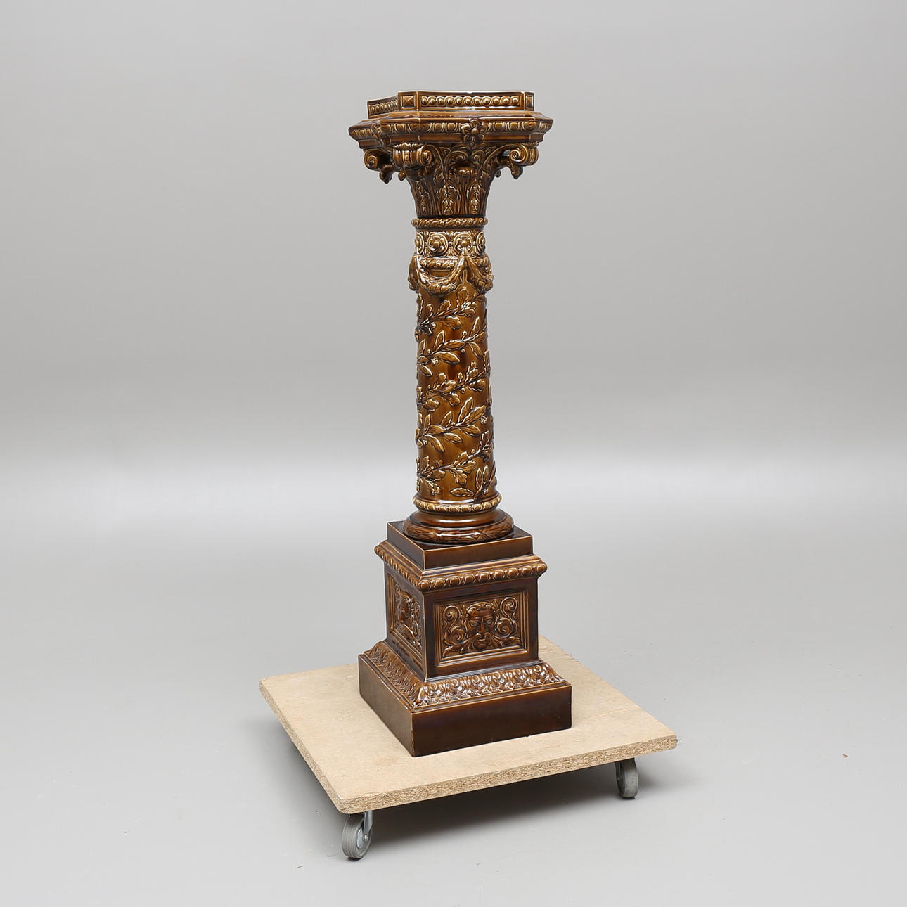 PIEDESTAL, majolika, troligen Rörstrand, 1800/1900-tal.