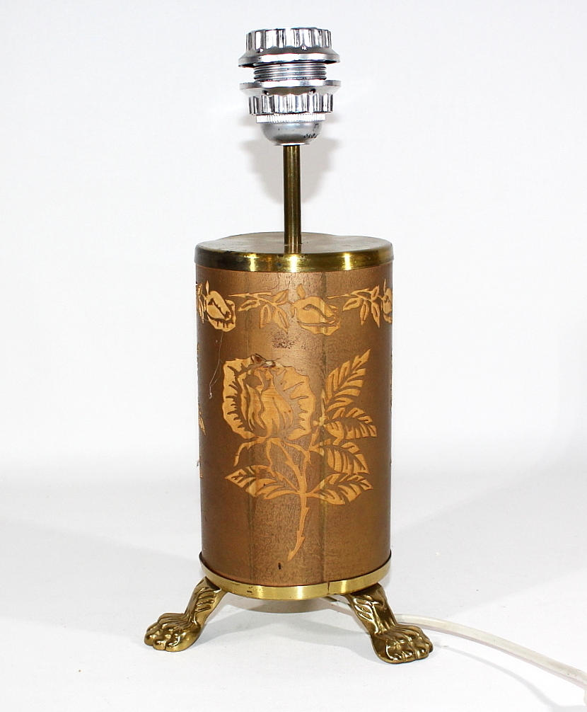 LAMPA, tryckvals på mässingsfötter.