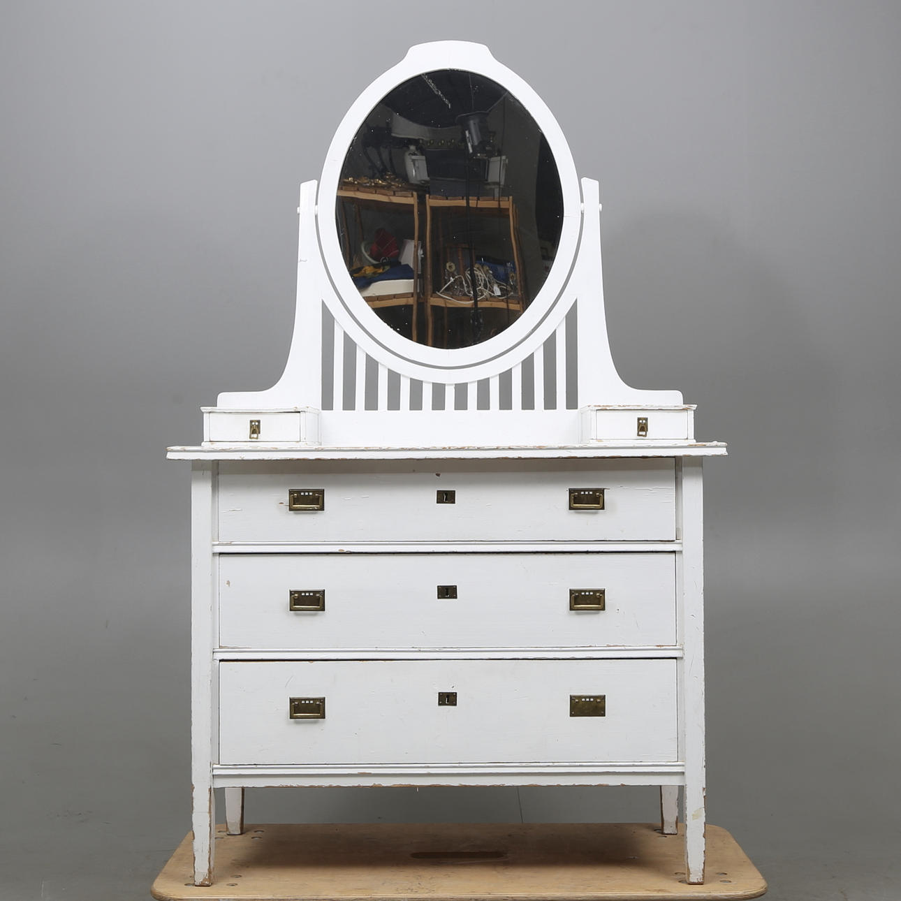 SPEGELBYRÅ, så kallad Carl Larsson-stil, 1920-tal.