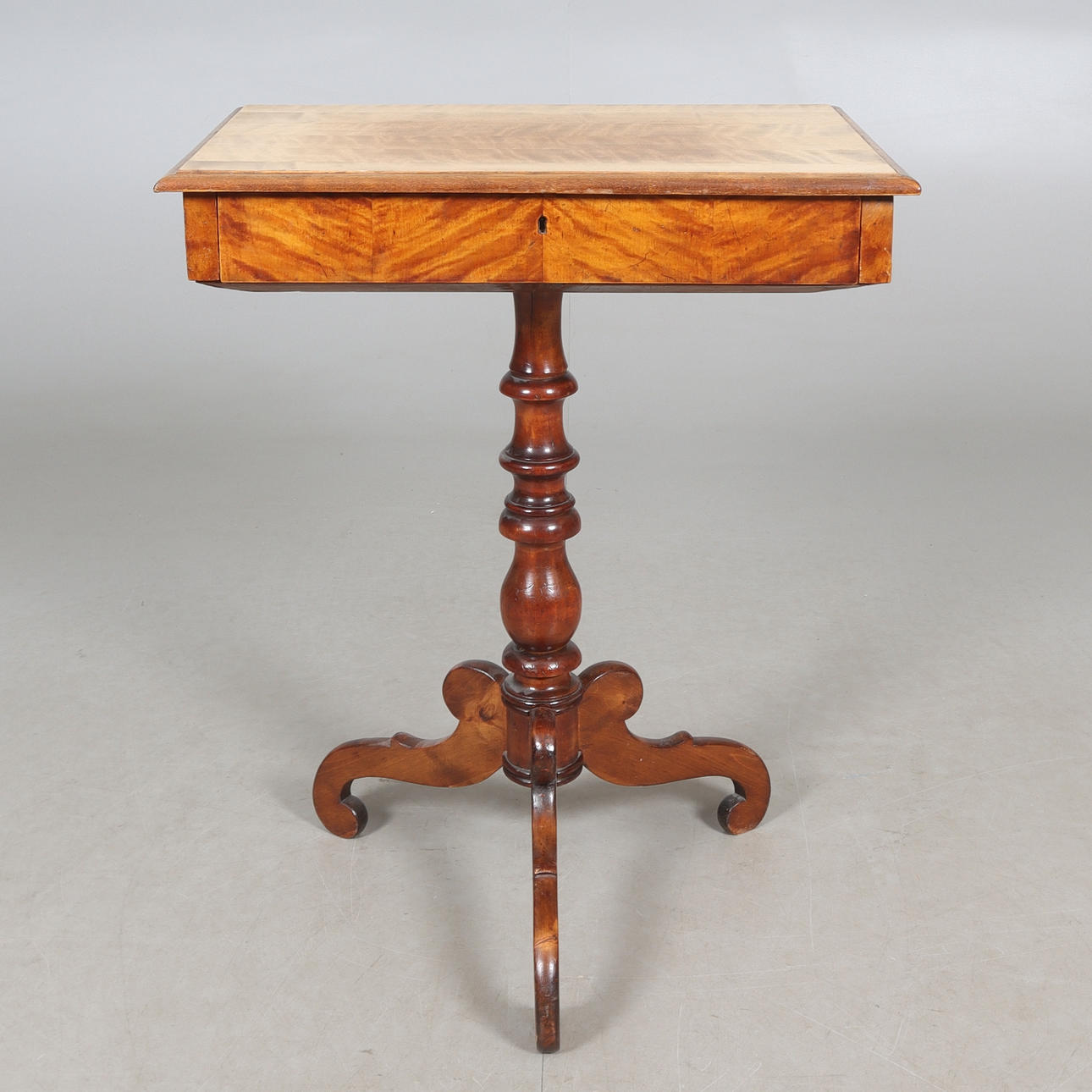 BJÆLKEBORD, birk, 19. århundrede.