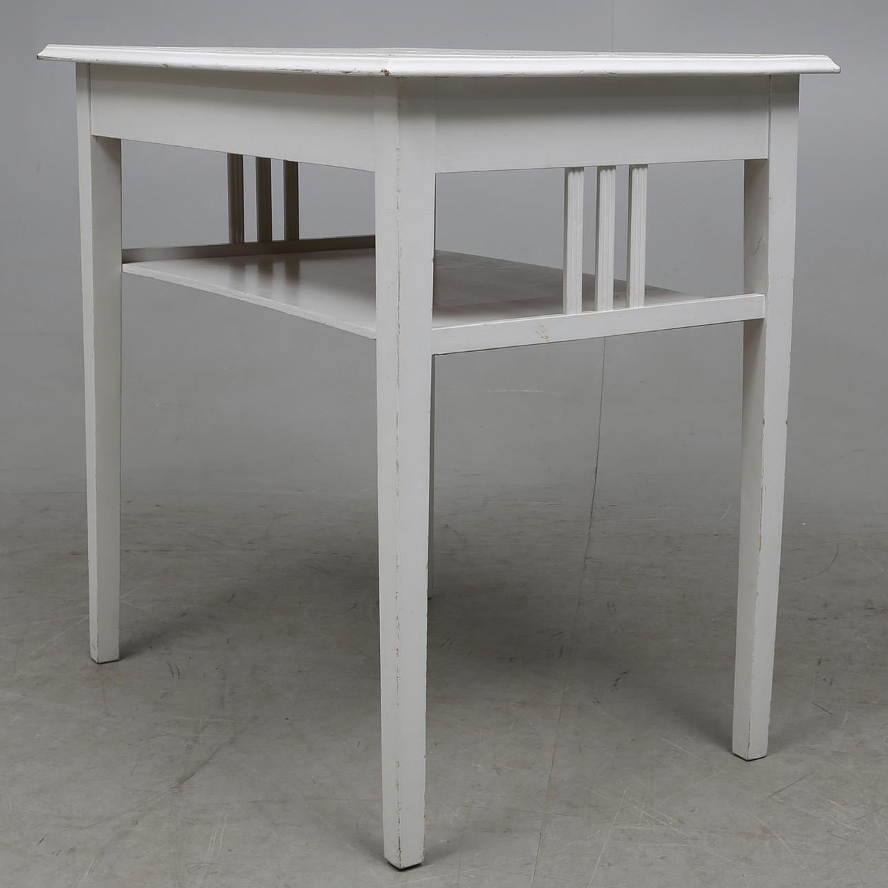 BORD, så kallad Carl Larsson-stil, 1920-tal.