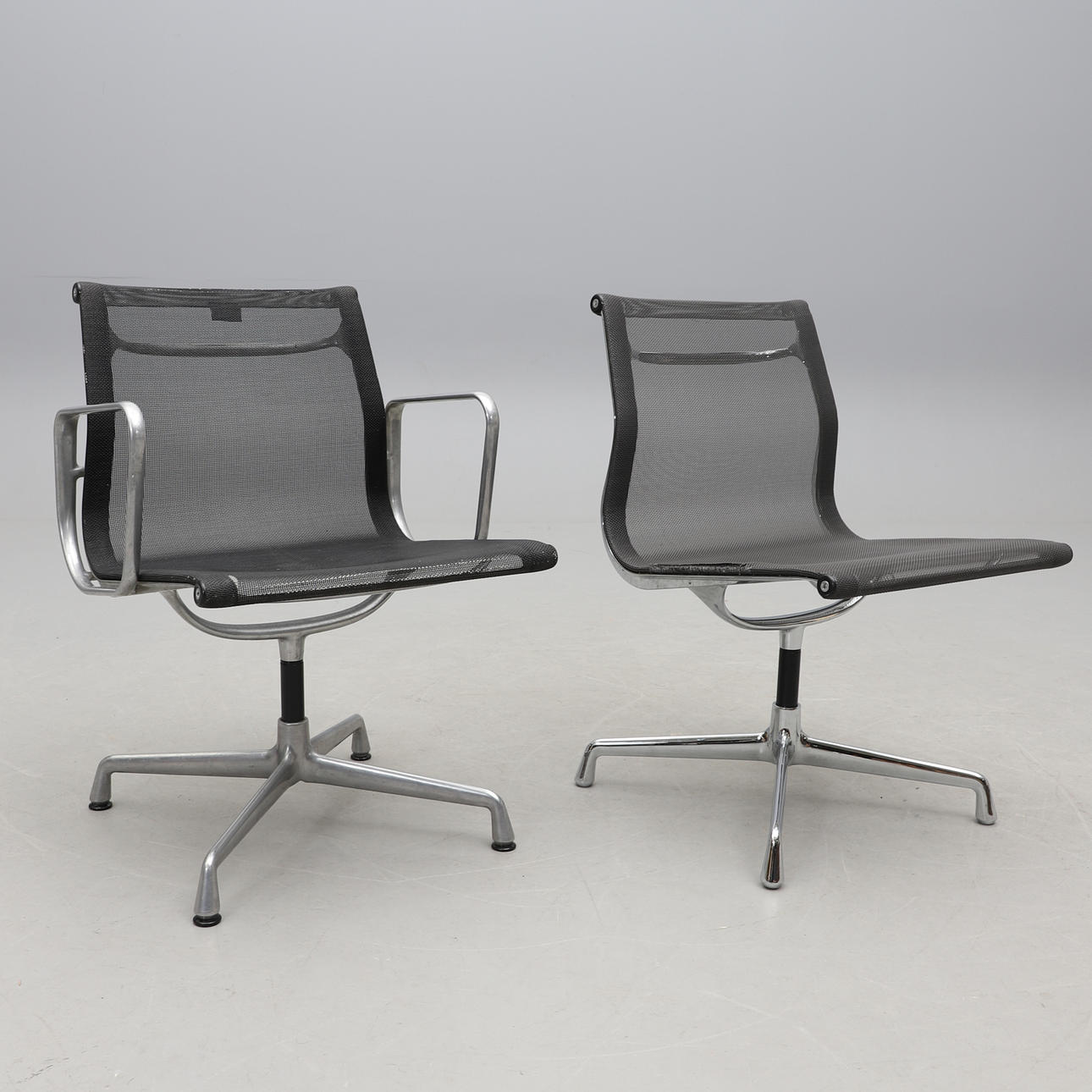 CHARLES & RAY EAMES. Bürostühle, 2 Stück, Aluminium Group, Vitra.