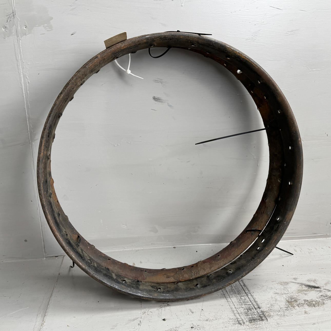 FÄLGAR, 2 st, vulst, 1920-tal.