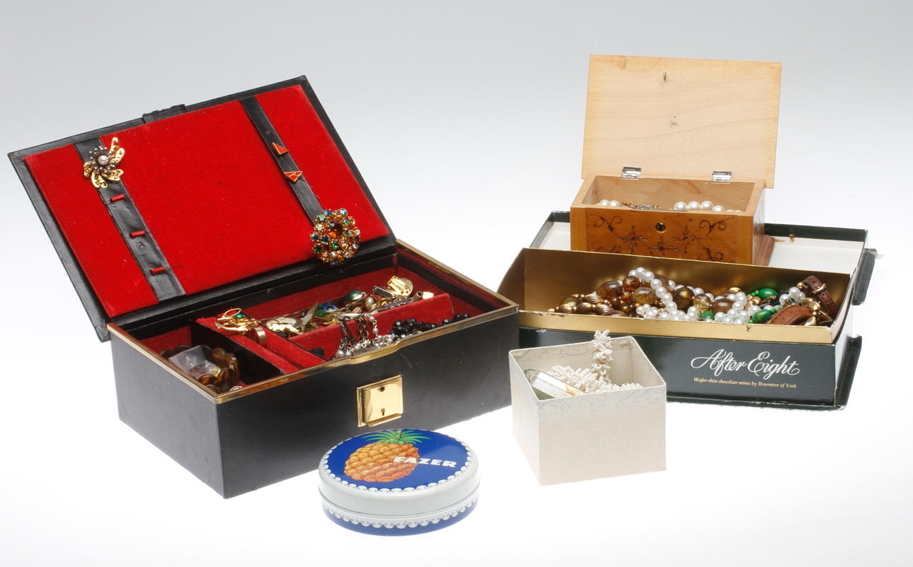 BIJOUTERIER, 1900-tal.