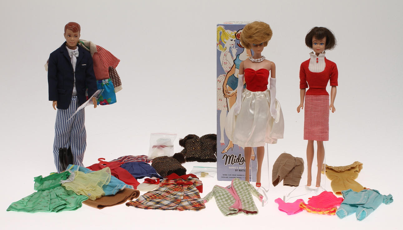DOCKOR, BARBIE, MIDGE och ALLAN, en originalkartong, mycket originalkläder.