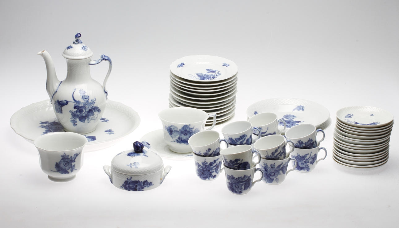 SERVISDELAR, 33 delar, porslin, "Blå Blomster", Royal Copenhagen, Danmark.