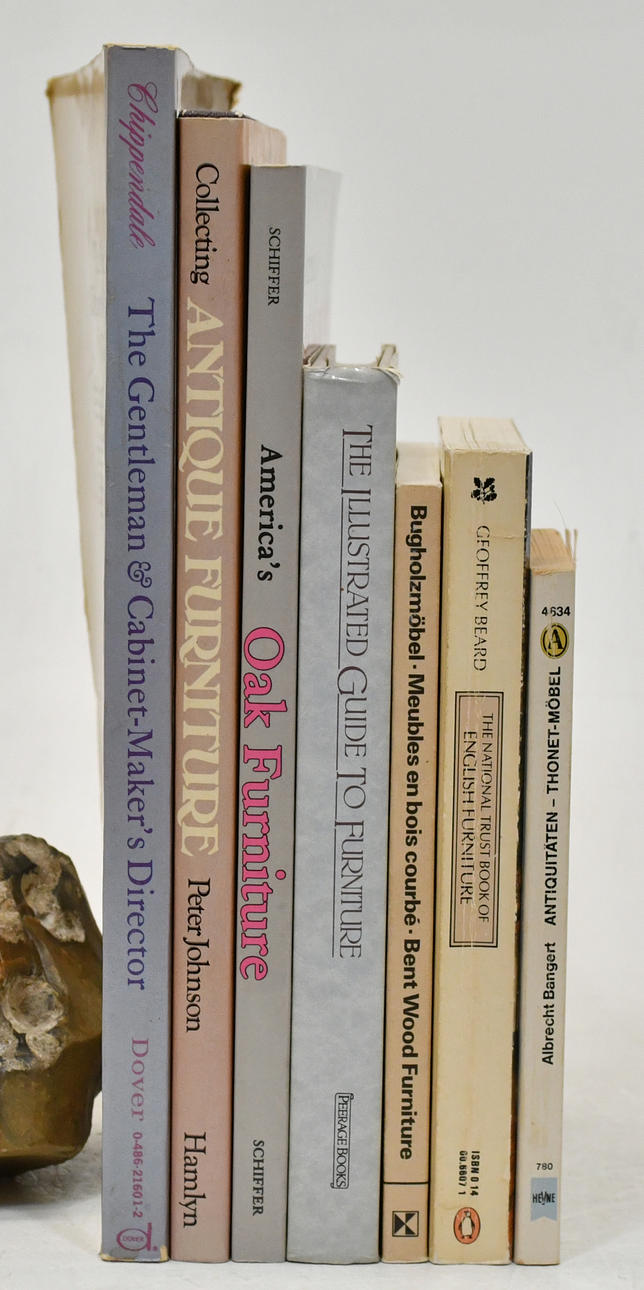 Böcker om utländska möbler. 7 Volymer.