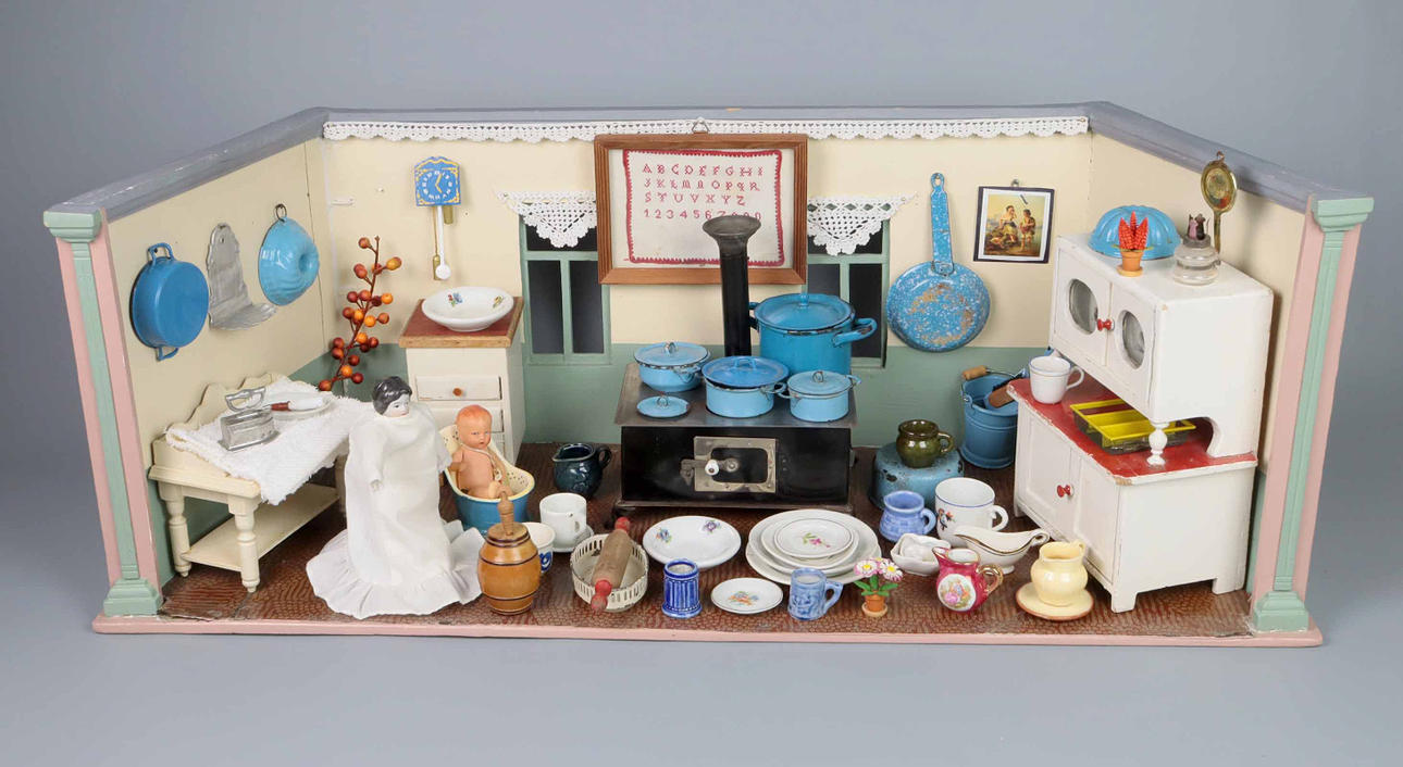 Large doll kitchen around 1900/10. Toys Toys