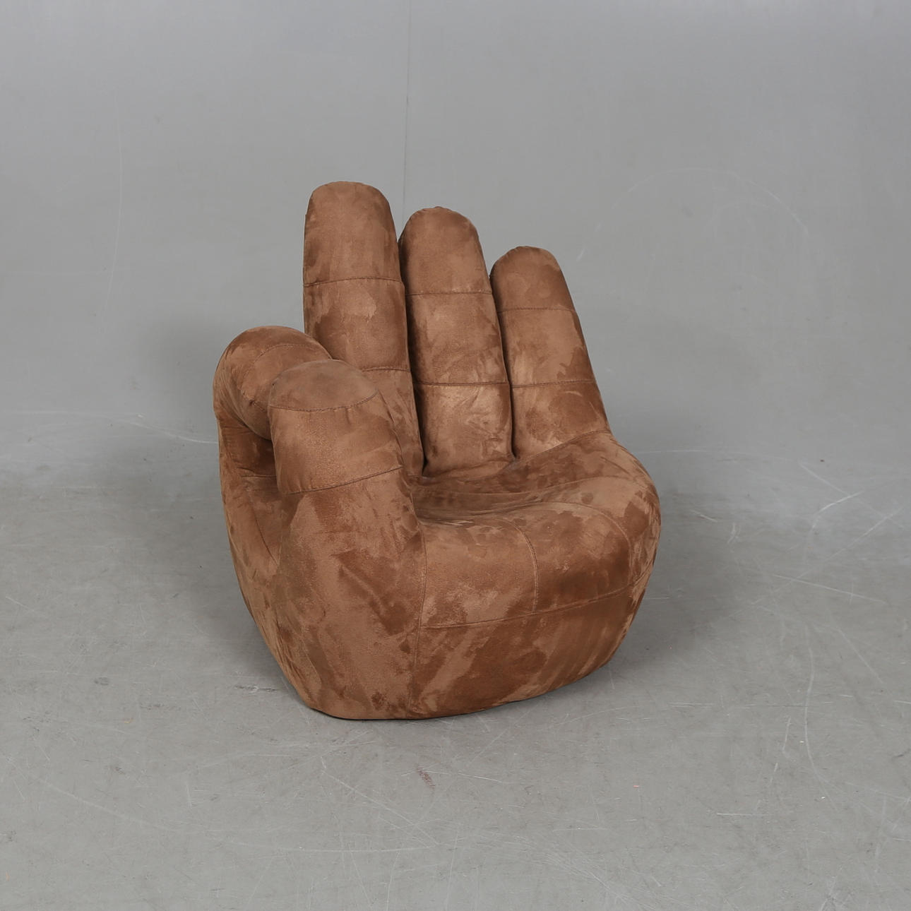 Nykyaikainen lasten nojatuoli.