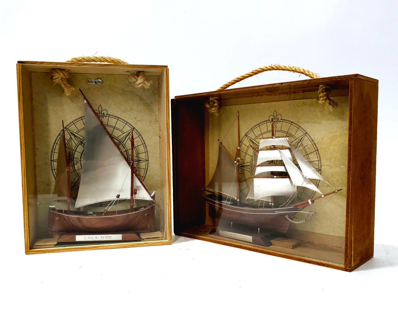 DOS BARCOS EN MADERA Y PLATA DE LEY.