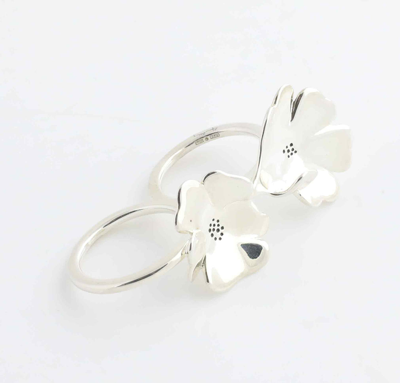 EFVA ATTLING. Ring, Violet Double, Sterlingsilver, signerad.