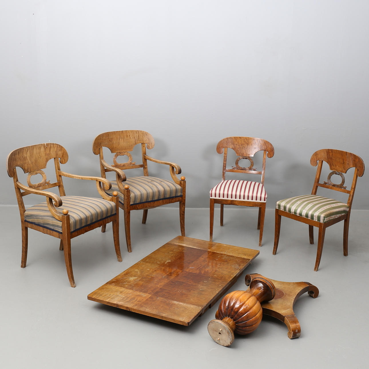 SITTGRUPP, 5 delar, Karl-Johan stil, karmstolar, stolar, bord, 1920/30-talet.