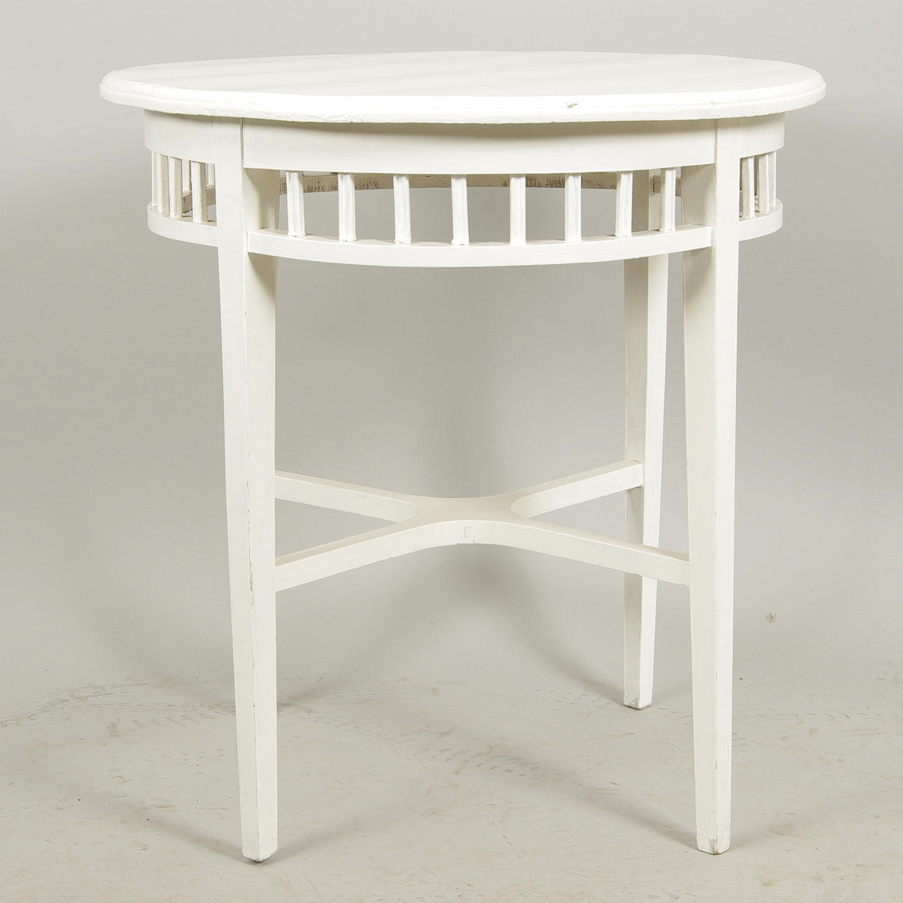 BORD, vitmålat, Carl Larsson-stil, 1900-talets första hälft.