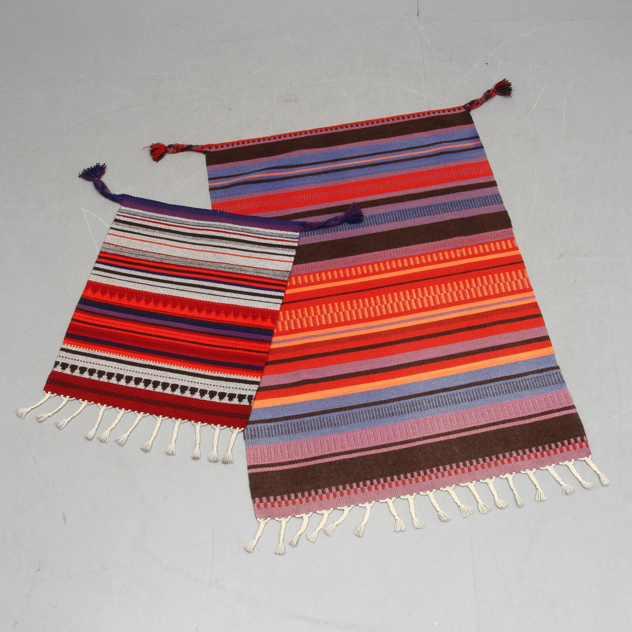 VÄVNADER, 2 st, Elsa Montell-Saanio, Lapin Raanu, Finland.