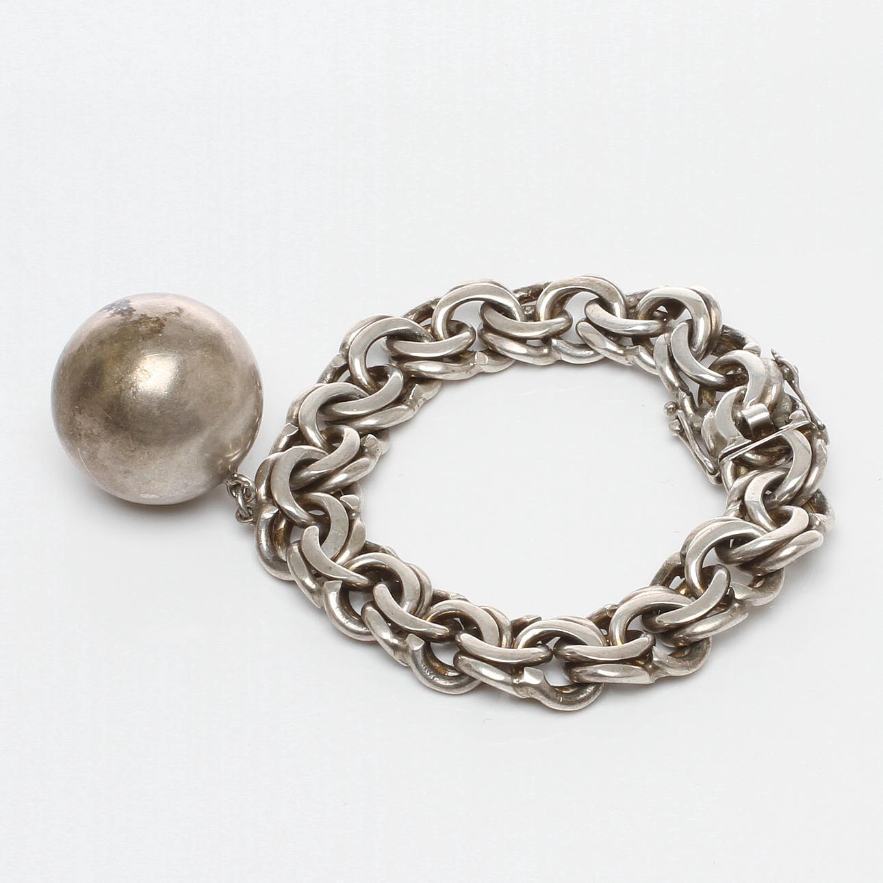 ARMBAND med hänge, silver, stämplad V Jansson Guldvaru AB, Lindesberg, 1966.