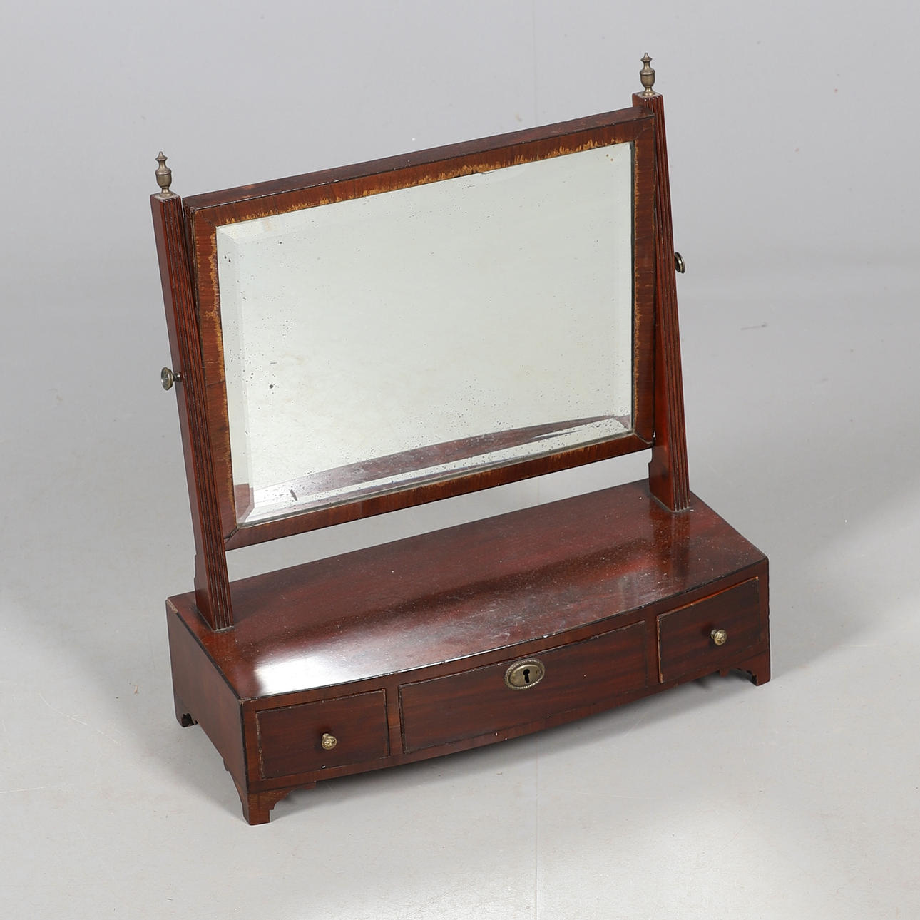 MAHONKINEN KÄÄNTÖWC-PEILI.