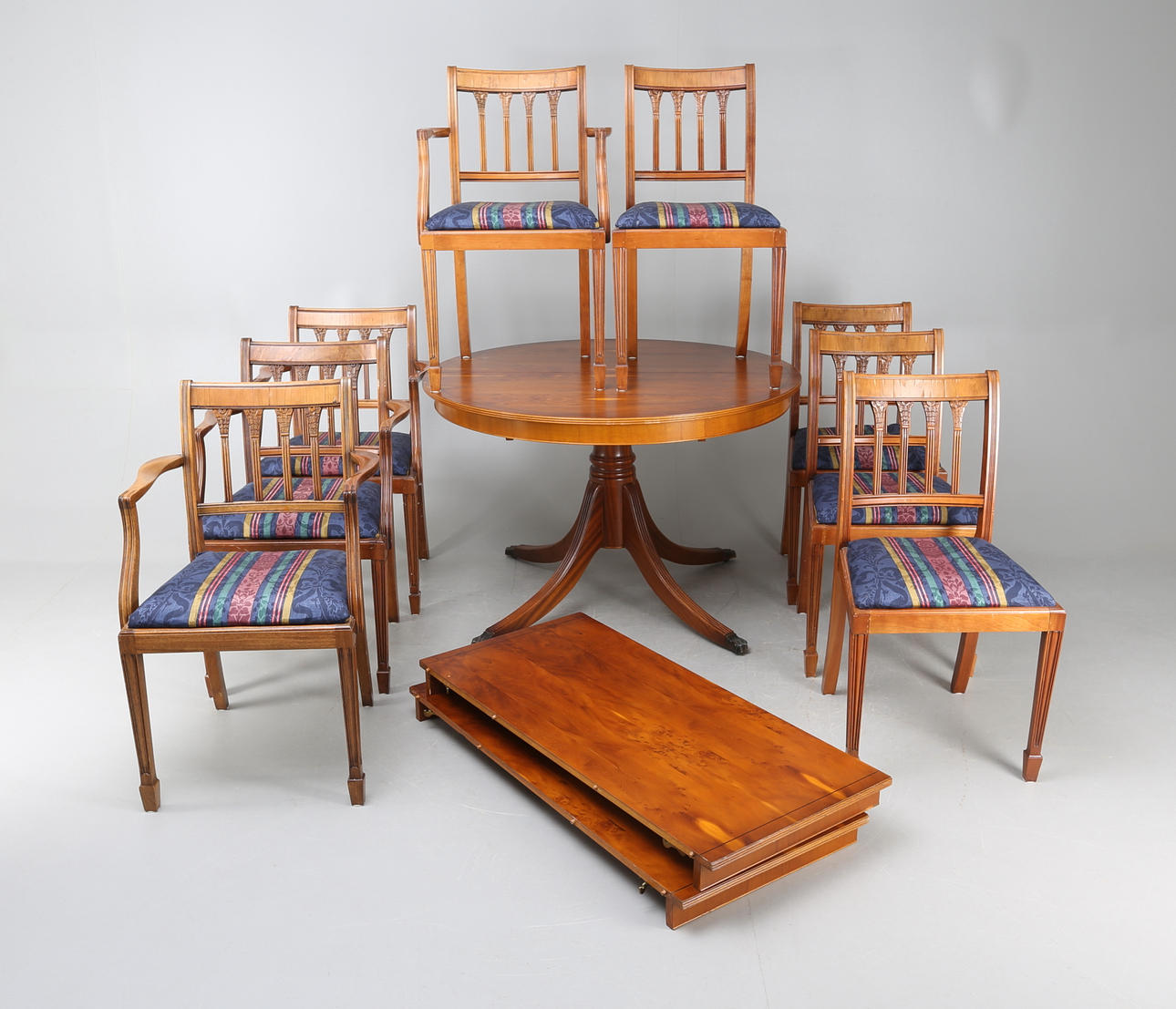 MATSALSMÖBEL, 9 delar, idegran. 1900-tal.