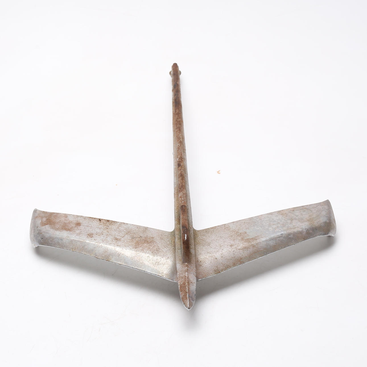 KRÅGE MED HÆTTE, forkromet metal.