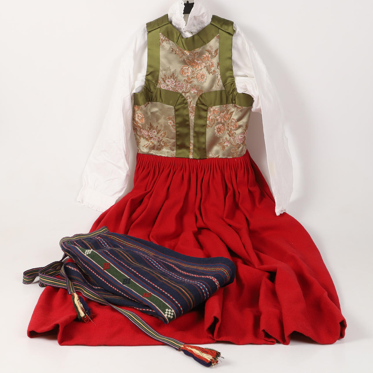 HÄRAD-KOSTÜM, Skåne, 20. Jahrhundert.