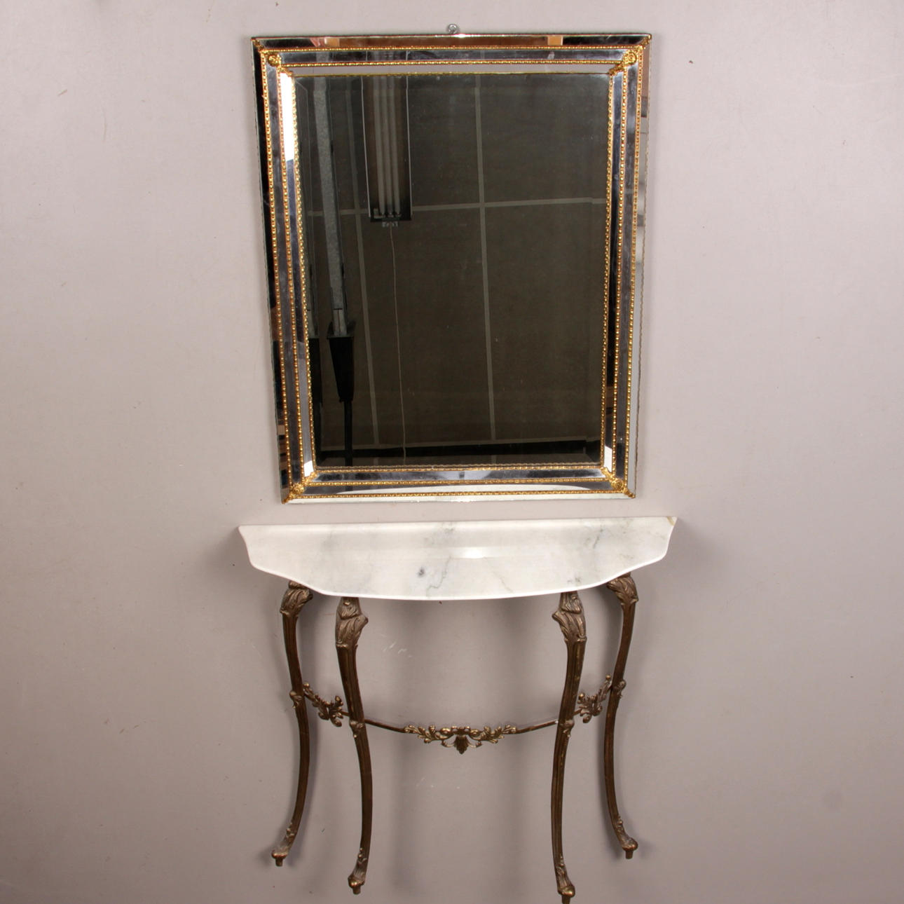 SPEGEL, samt konsolbord med stenskiva, 1900-tal.