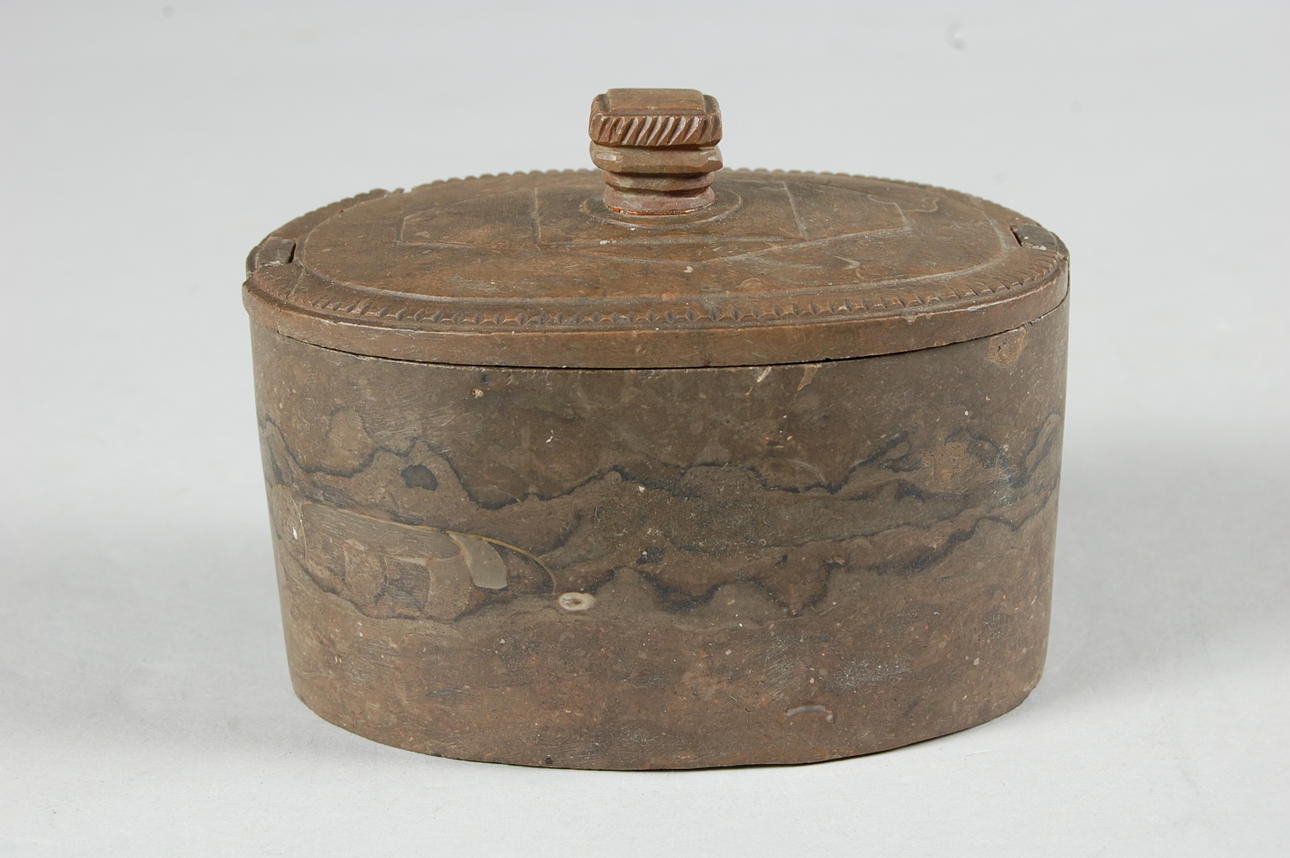 SMÖRASK MED LOCK, sten, 1800-tal.