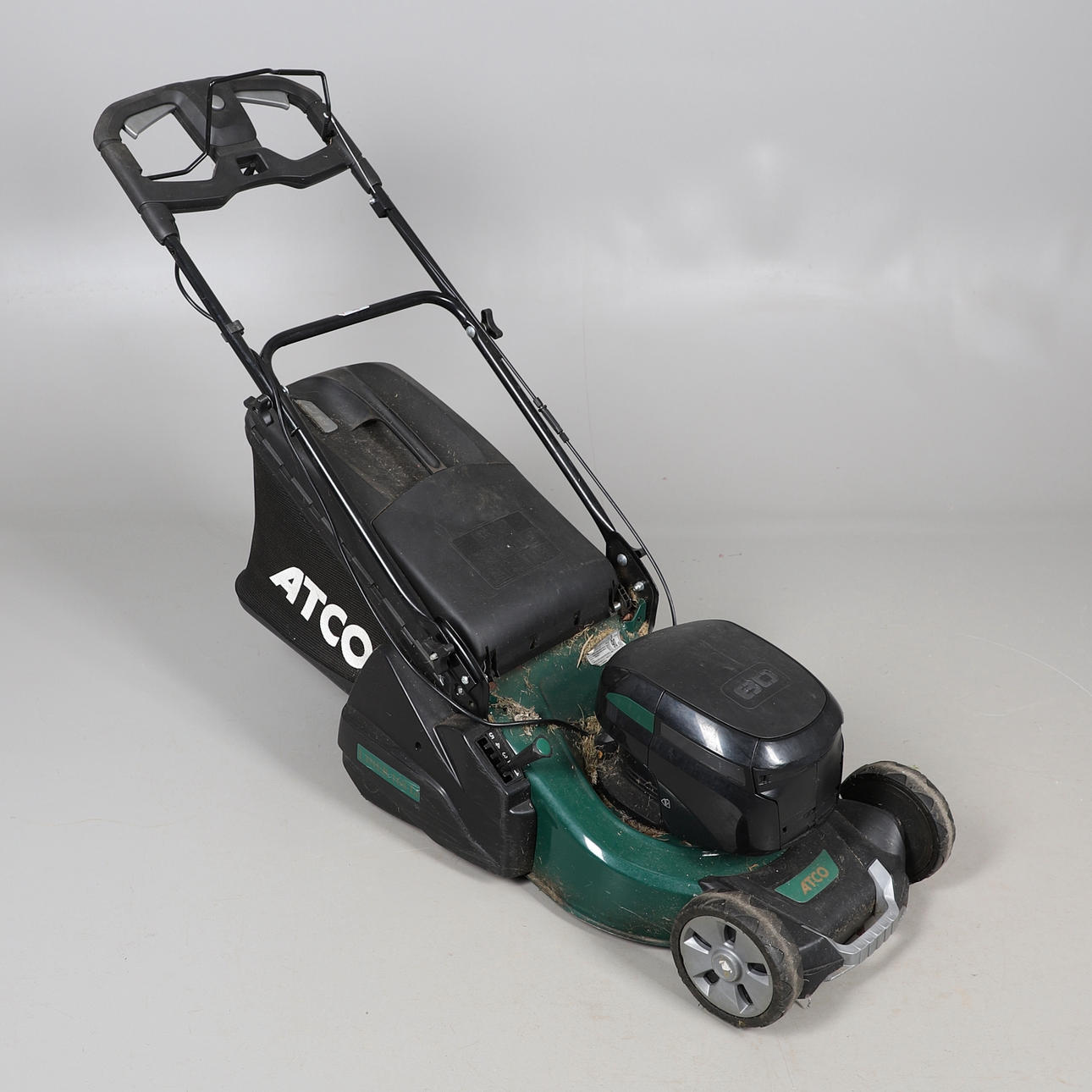 EN ATCO BENSIN GRÄSKLIPPARE.