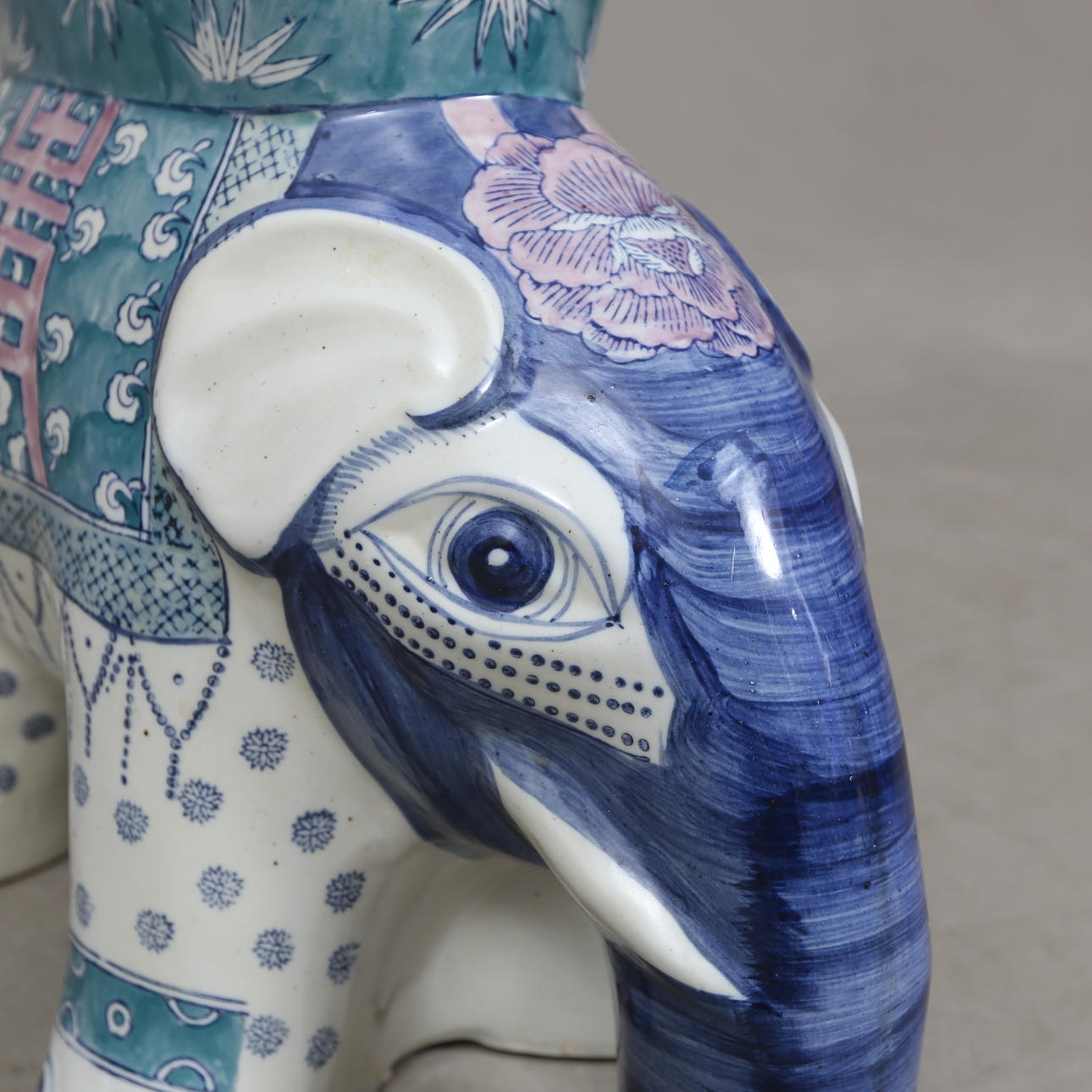 A ceramic pedestal, elephant, 20th century.