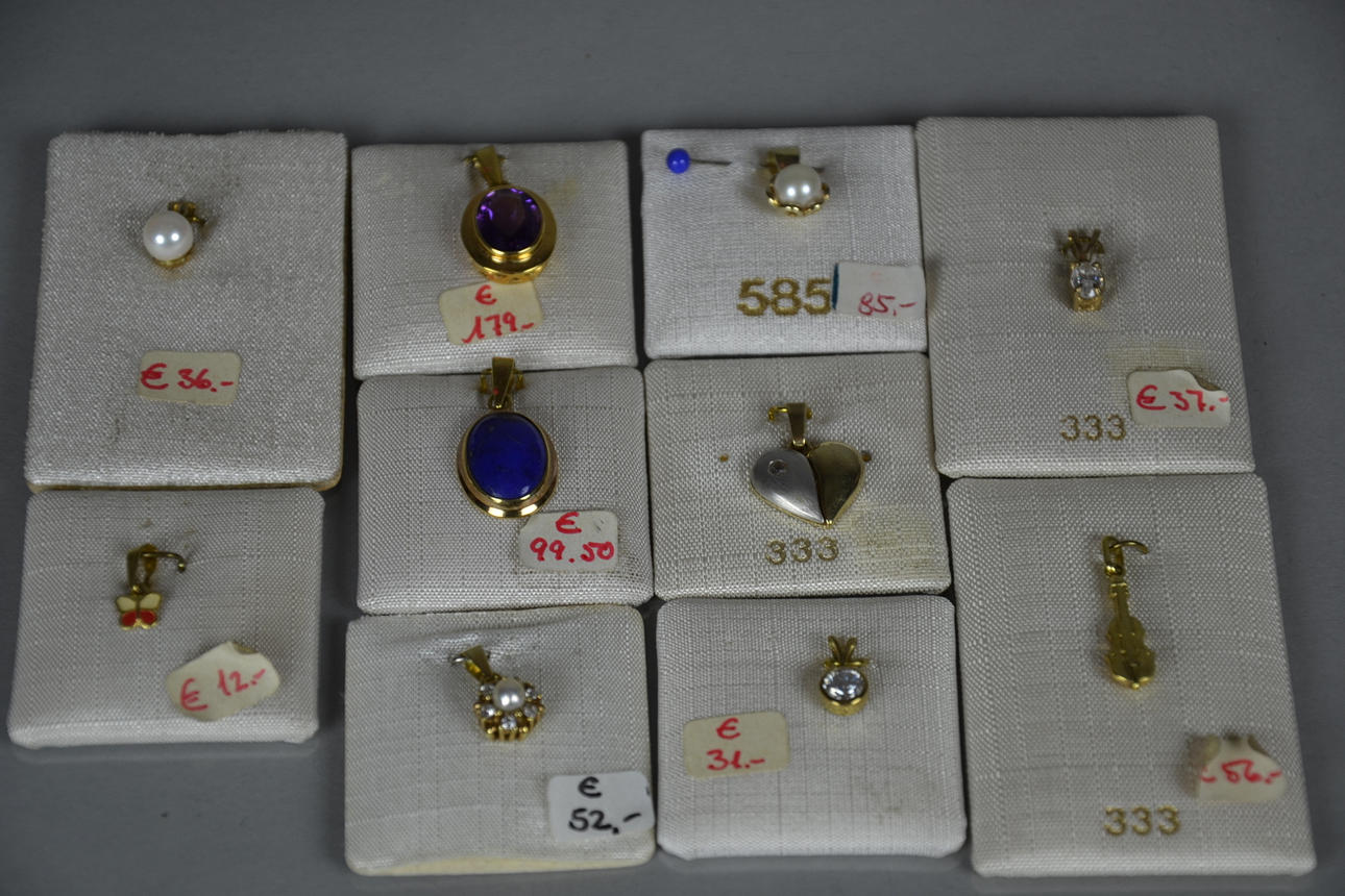 BUNT MASSA HÄNGEN GULD.