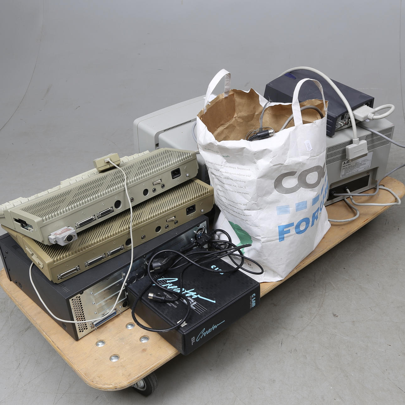 DATORER, 2 st, Atari 1040ST samt SAMPLER, Emu 5000.