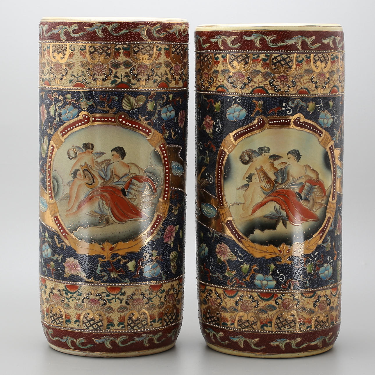 VASER, ett par, porslin, Kina, 1900-tal.