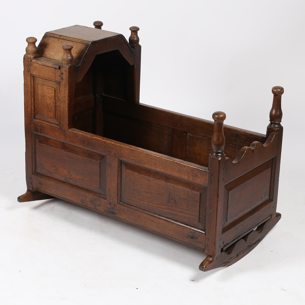 EINE EICHENKRIPPE AUS DEM 18. JAHRHUNDERT.